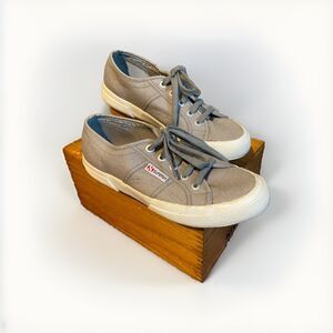 Superga Women's Skate Fashion Shoes‎ 6.5 Men 5 Gummy Soles